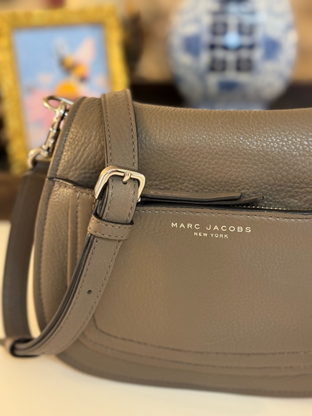 🩶 MARC JACOBS LEATHER EMPIRE CITY MESSENGER BAG! - Picture 6 of 12
